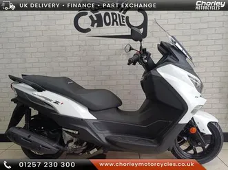 sym joymax z 125 sym z+ 125 cc *** £1000 off mrrp on this learner legal maxi scooter* 125 cc