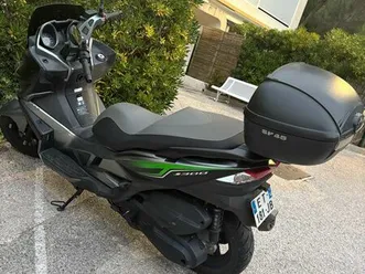 scooter kawasaki j300 9300km