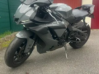 yamaha r1