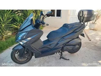 scooter 400cm3 tout équipé, abs, pot mivv, fatures, top case