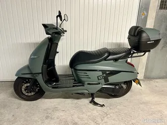 peugeot django 125 • 09/2024 • 1 200 km • top-case + u sra + tablier hiver • état neuf