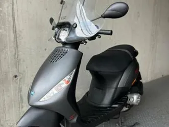 piaggio zip iget euro5 bouwjaar dec 2024 lage km mat grijs — scooters | piaggio — marktplaats