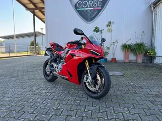 ducati panigale v2 s in ducati red