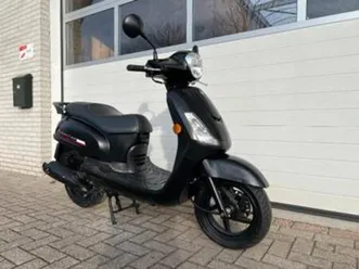 zgan.: sym fiddle 2 bromscooter. 45km. 4t. mat/ glans zwart — scooters | sym — marktplaats