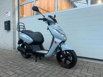 nieuwstaat peugeot kisbee r nardo grey bromscooter. rekje! — scooters | peugeot — marktplaats