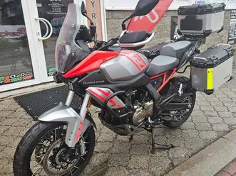 qj motor srt 600 sx, čr, 3x kufr, výhřev sedla, výhřev rukojetí, abs