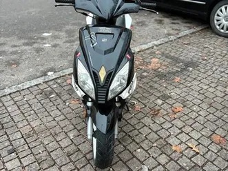 speedjet roller mit papieren und schlusel