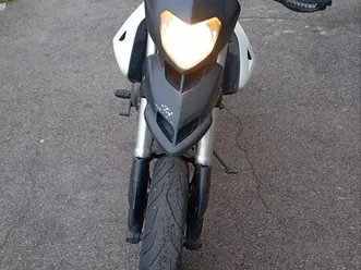 ducati hypermotard 796