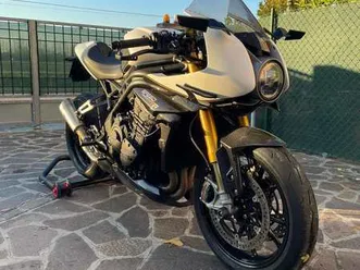 triumph speed triple 1200 rr