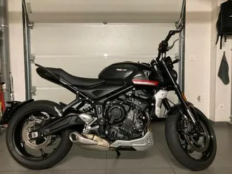 ② triumph trident 660