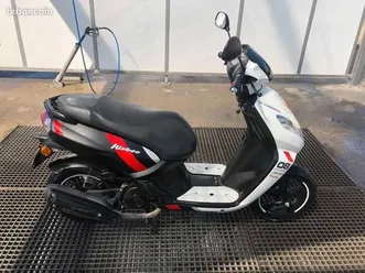 scooter 50 cc peugeot 2t année 2020?
