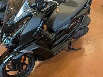 scooter kymco 350 downtown gt
