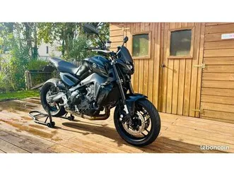 mt09 full black à débattre