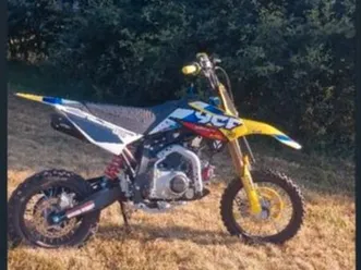 vend moto 150 ycf état neuf