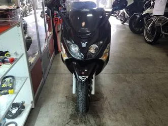 piaggio xevo