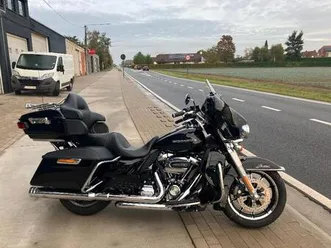 ② electra glide limited met jekill and hyde uitlaat