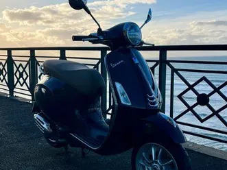 vespa primavera 50 – 2021 – 6 827 km – noir – très bon état
