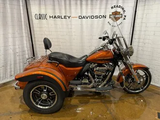 2019 harley-davidson® freewheeler® flrt 852272 scorched orange/black denim