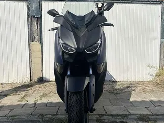 ② yamaha xmax 125 (2018)