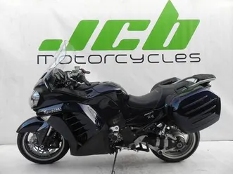 kawasaki-gtr-1400-1-hand-akrapovic