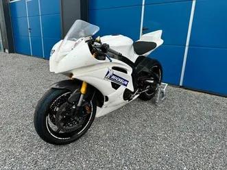 yamaha-r6-rj11-15-rennstrecke-rennmotorrad