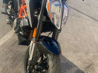 duke akrapovic