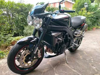 triumph speed triple 1050 nero