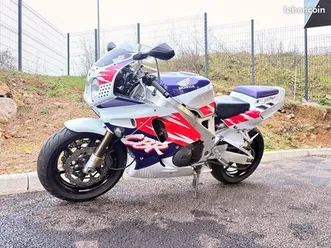 honda cbr 900 rr fireblade 1994 – 65 000 km – 4 500 (négociable)