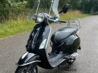 vespa primavera - 2015 zwart - 4 takt - 30106km — scooters | vespa — marktplaats