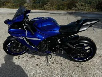 yamaha r1