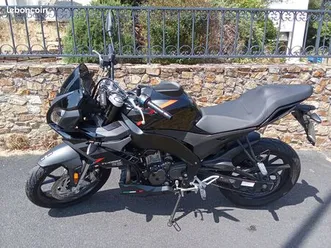 moto aprilia tuono roadster 125