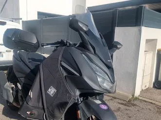 honda 125 cc – 2022 – 1ère main – garantie jusqu’au 31/03/2027 – top box / poignées chauffantes / tablier hiver