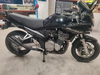 ② suzuki bandits 1200s