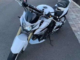 suzuki gsr750