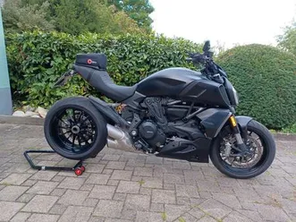 neuwertige top gepflegte ducati diavel 1260