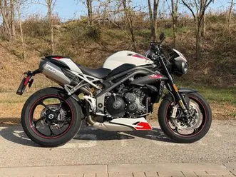 triumph - speed triple 1050 rs