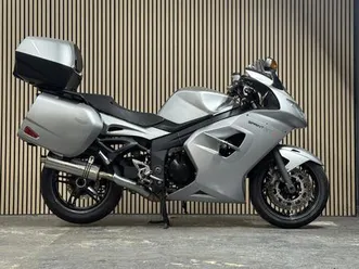 triumph sprint gt 1050 abs sports tourer petrol manual (126 ps) 1050 cc