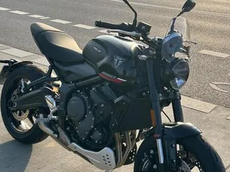 triumph trident 660 2025 jetblack neuwertig eur05+