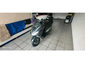 suzuki burgmann 125 mit noch 3 jahre garantie.