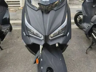 sym joymax 300 fari anteriori full led ,abs,tcs, presa usb... nero