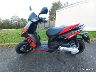 scooter aprilia sr motard