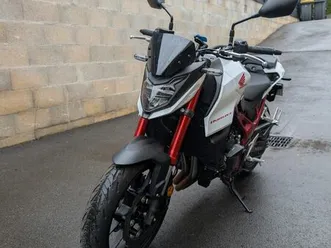 honda hornet 750 - 1712 kms - 2024