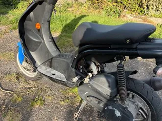 scooter peugeot - bon état - idéal pour les déplacement du quotidiens