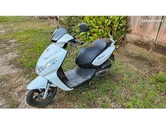 scooter-peugeot-kisbee
