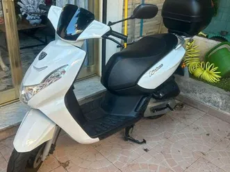 vends scooter peugeot kisbee