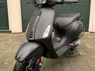 mooie vespa sprint i-get euro 4 met luxe opties — scooters | vespa — marktplaats