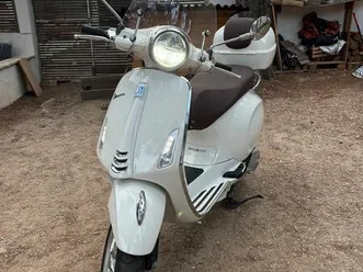 vespa primavera 125 abs – 6 700 km – excellent état full équipé