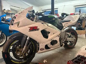 suzuki gsxr 600 srad tuning . race bike . mit brief . idm