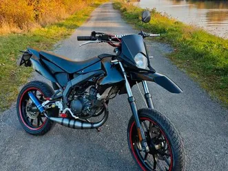 50 cc derbi drd x-treme contrôle technique ok pour 3 ans et moteur entièrement neuf avec toutes factures depuis l'achat