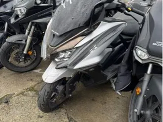kymco ak 550 accidenté